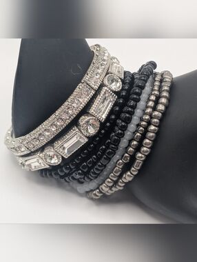 8 Bracelet Group. 6 Beaded And 2 Crystal Stretch Bracelets For Unlimited Looks